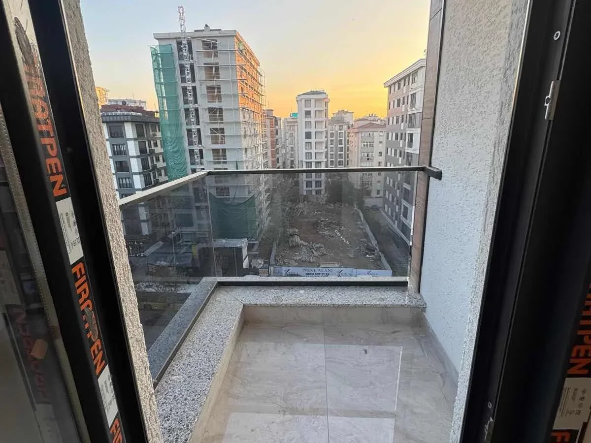 SAĞLAM'DAN GÖZTEPE'DE MİNİBÜS CADDE ÜZERİNDE 3+1 İŞ YERİNE UYGUN