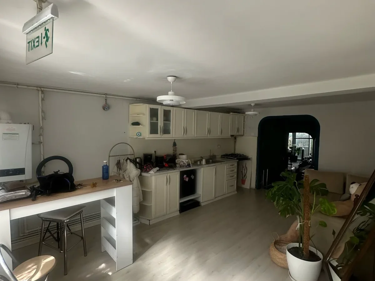 Üsküdar Barbaros Mahallesi̇'nde Müstaki̇l İş Yeri̇